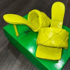 Bottega Veneta Yellow Women's Lido Sandals NEVER WORN 38.5 (38+)